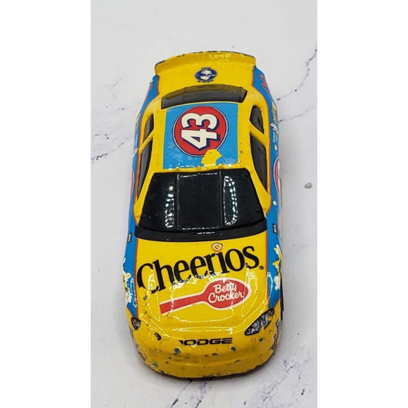 2001 Hot Wheels #43 Richard Petty Dodge Intrepid Cheerios 1:64 Scale - Picture 6 of 7